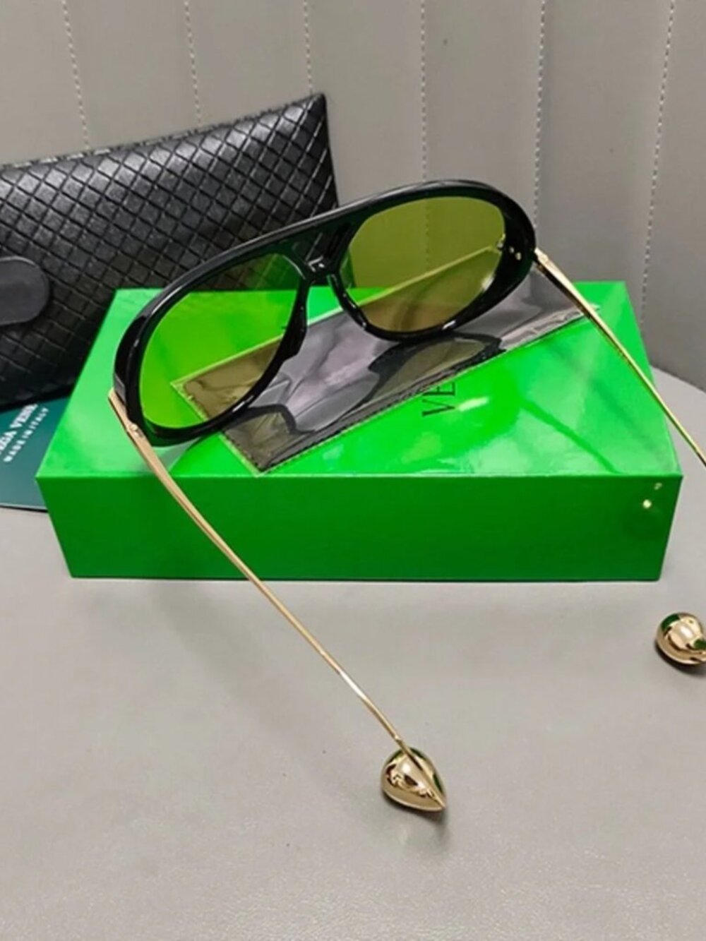 Bottega Veneta Two-Tone Aviator Sunglasses Yellow Tinted Lenses Gold Temple Hard - Picture 3 of 5